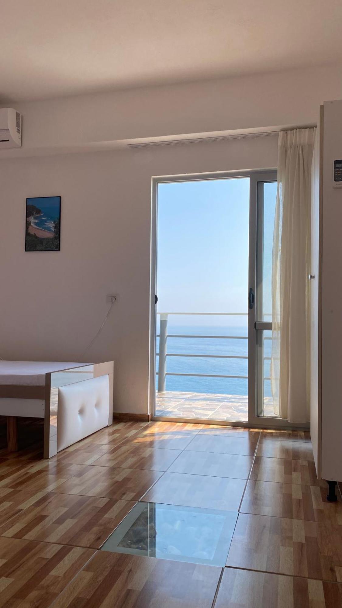Ria Mare Hotell Qeparo Exteriör bild