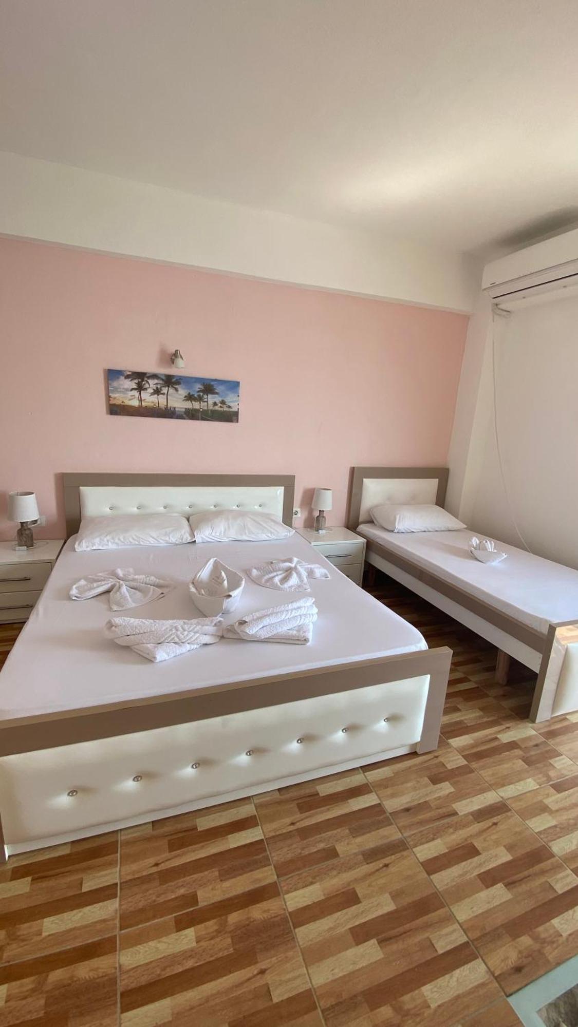 Ria Mare Hotell Qeparo Exteriör bild