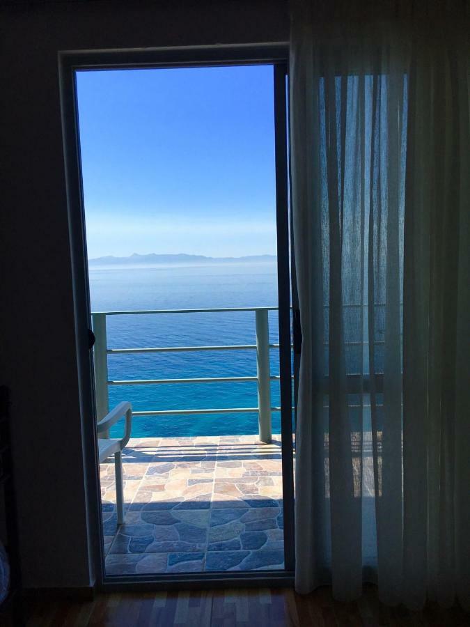 Ria Mare Hotell Qeparo Exteriör bild